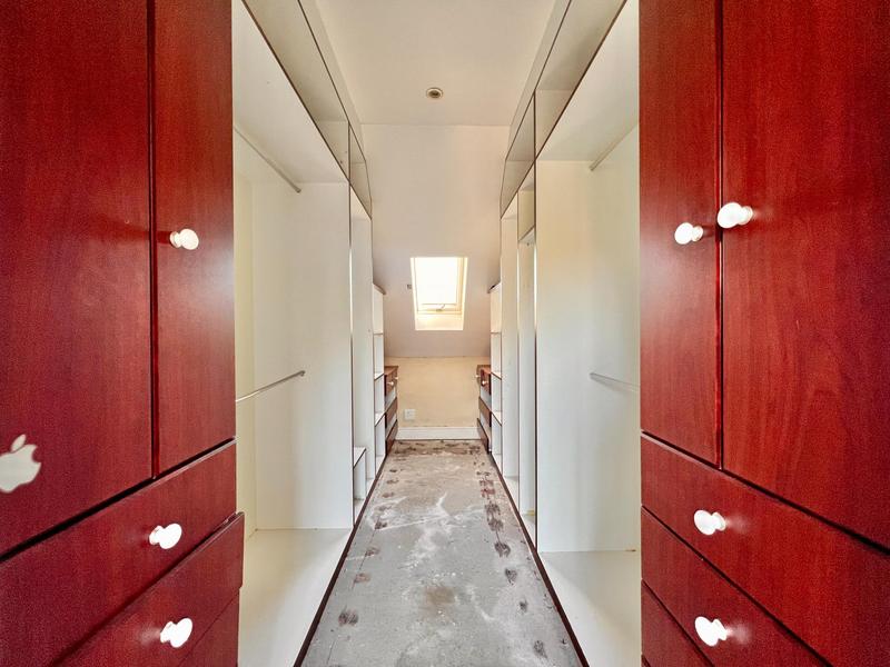 8 Bedroom Property for Sale in Hout Bay Western Cape